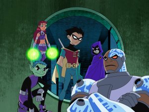 No desenho dos Teen Titans (o sério), nenhum membro da Justice League aparecia. Só o Batman foi mencionado umas três vezes, e menções indiretas sem dizer seu nome.