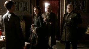 Petyr esconde Catelyn em um bordel, onde ninguém jamais entrará para procurar uma mulher de linhagem nobre. 